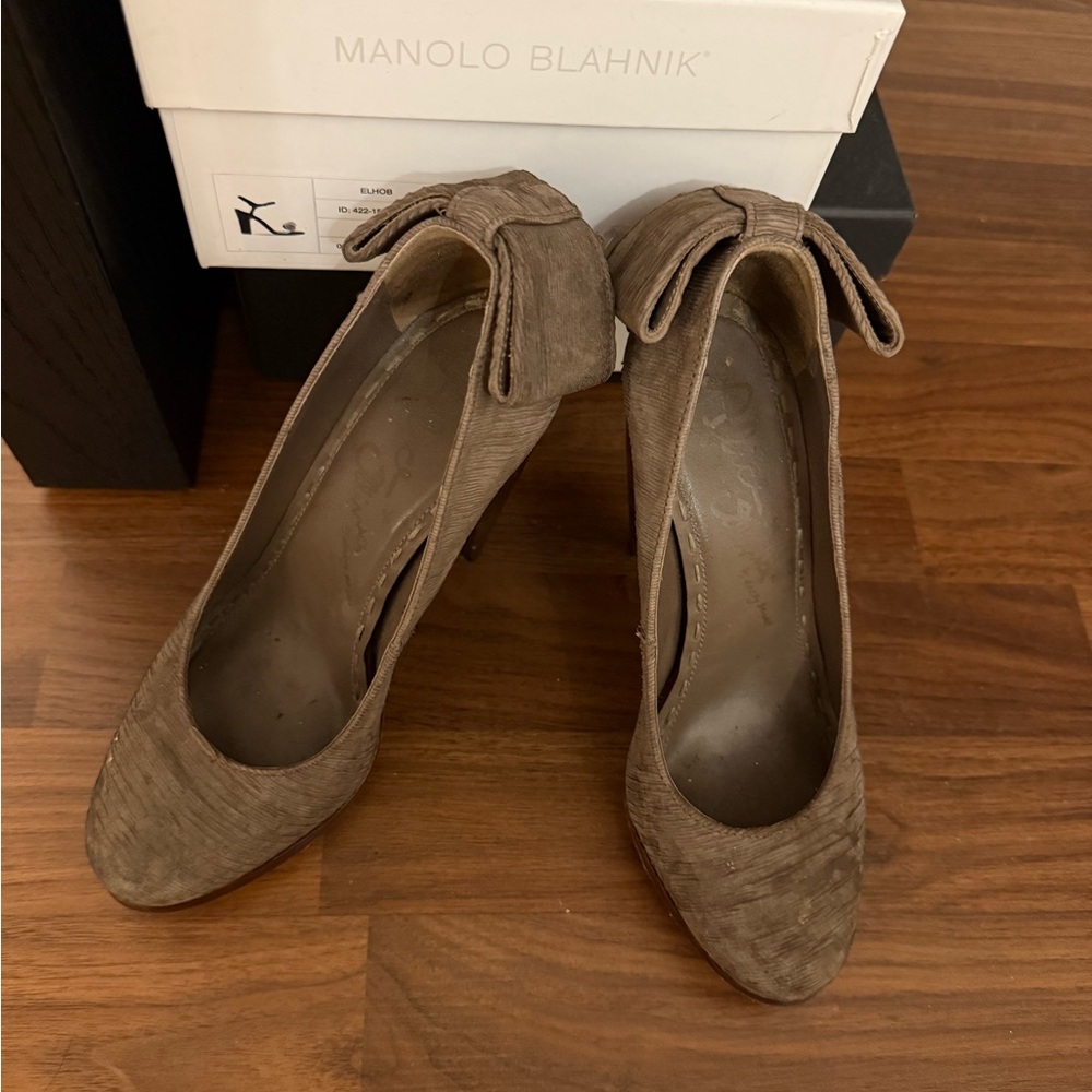 Adorable Alice + Olivia Platform Heels w/ Bowl Detail